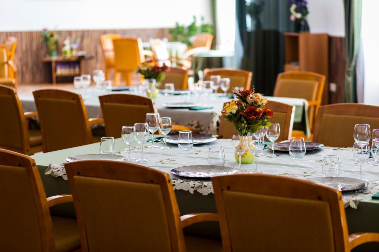 Royal Inn Busteni-Adults Only Экстерьер фото