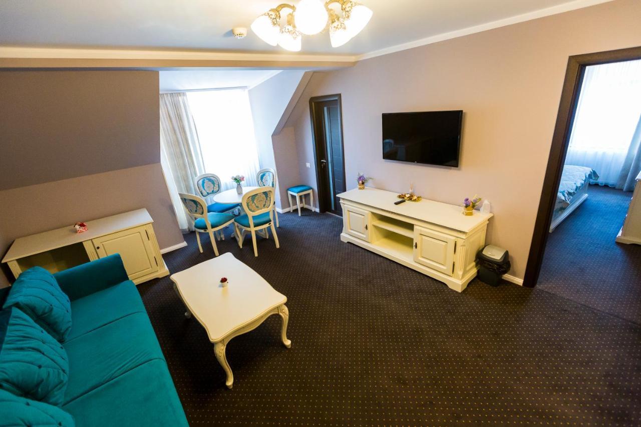 Royal Inn Busteni-Adults Only Экстерьер фото