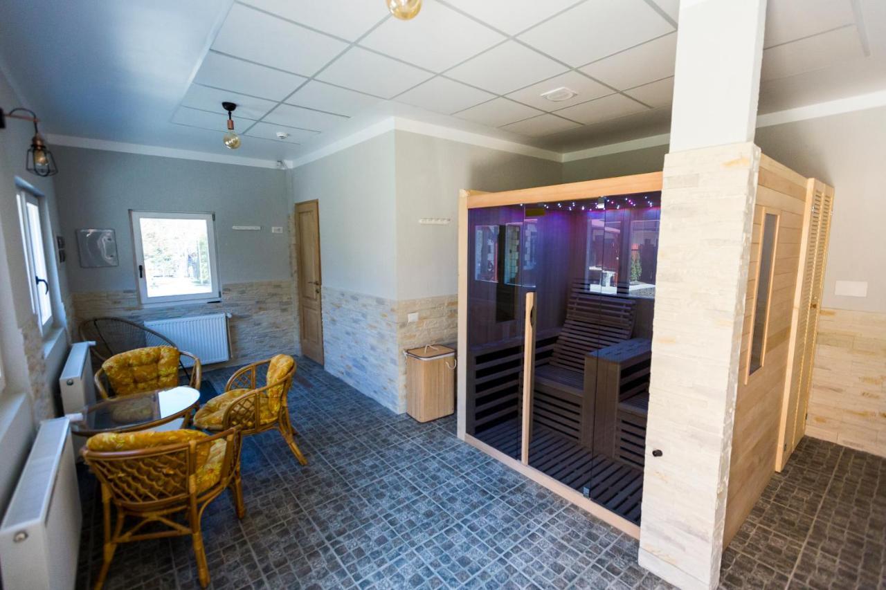 Royal Inn Busteni-Adults Only Экстерьер фото
