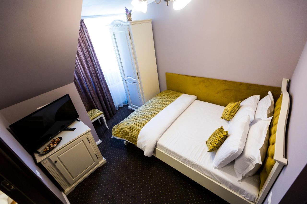 Royal Inn Busteni-Adults Only Экстерьер фото