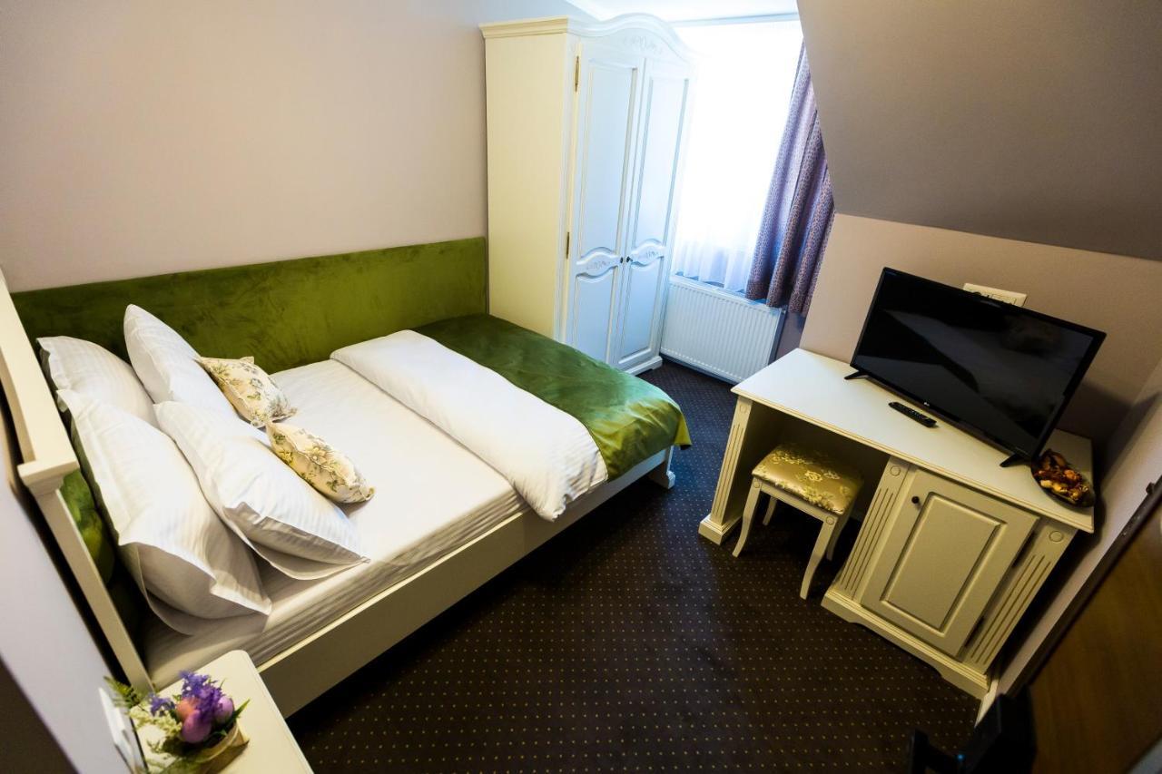 Royal Inn Busteni-Adults Only Экстерьер фото