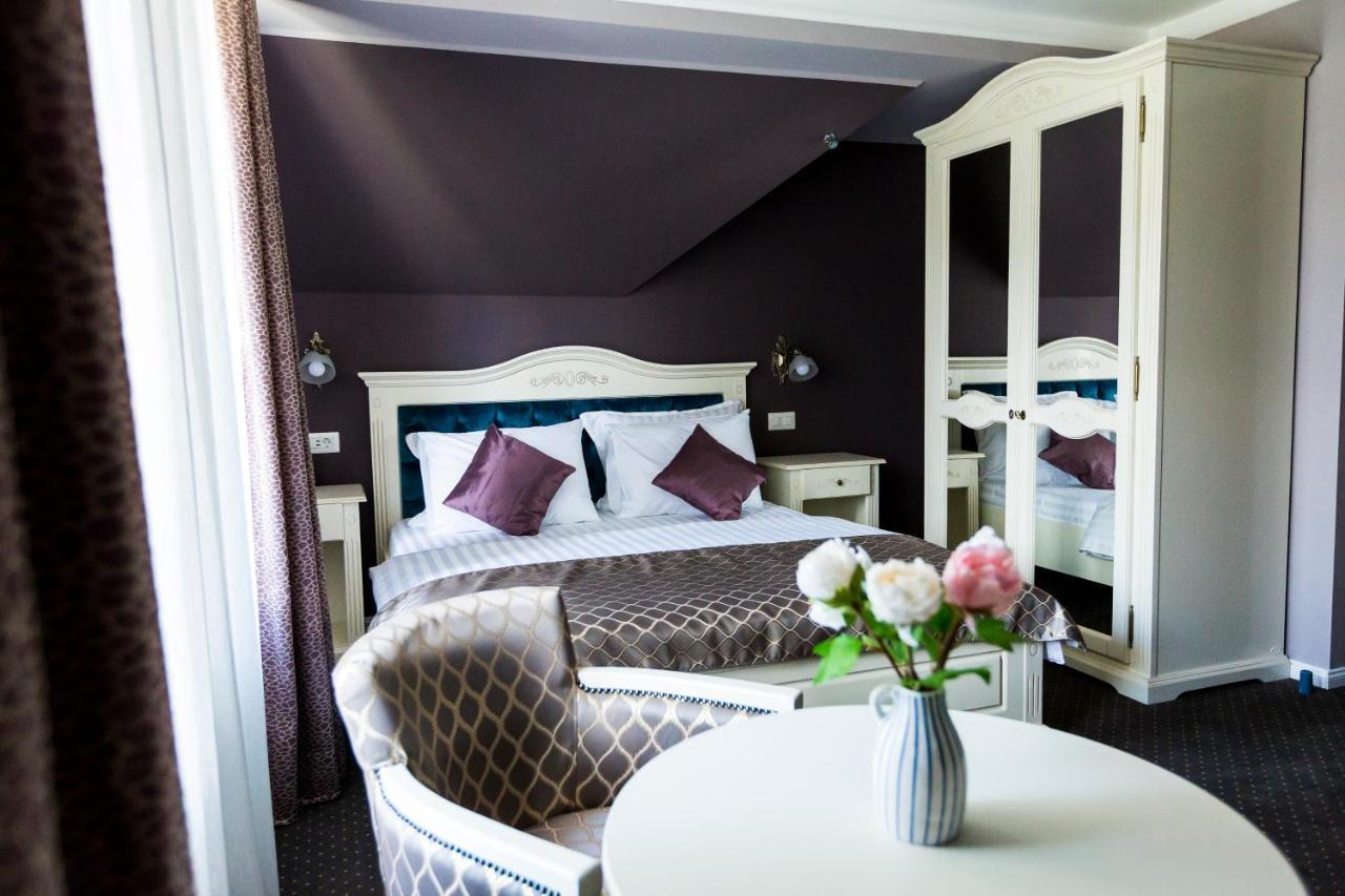 Royal Inn Busteni-Adults Only Экстерьер фото