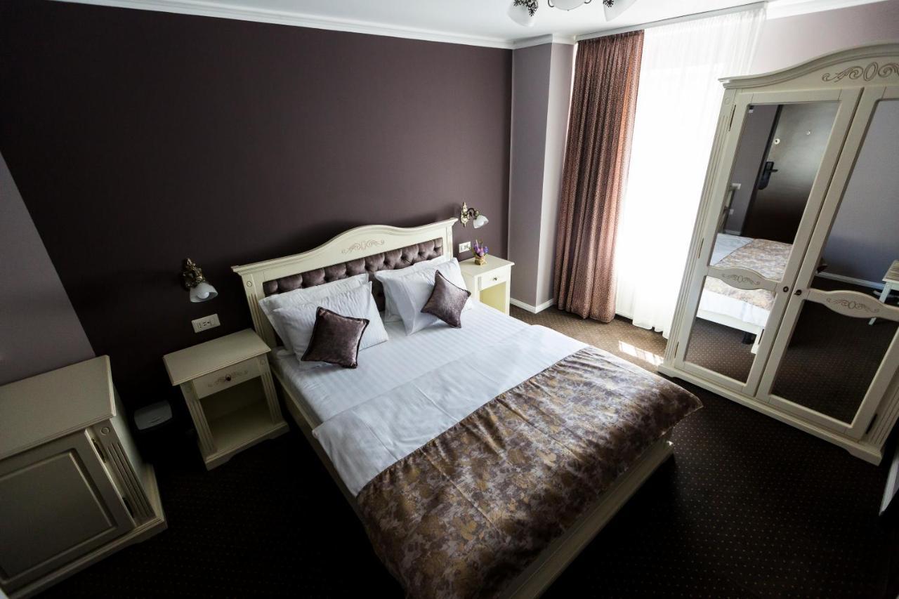 Royal Inn Busteni-Adults Only Экстерьер фото