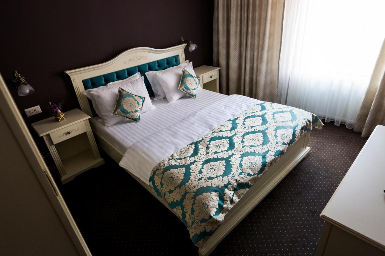 Royal Inn Busteni-Adults Only Экстерьер фото