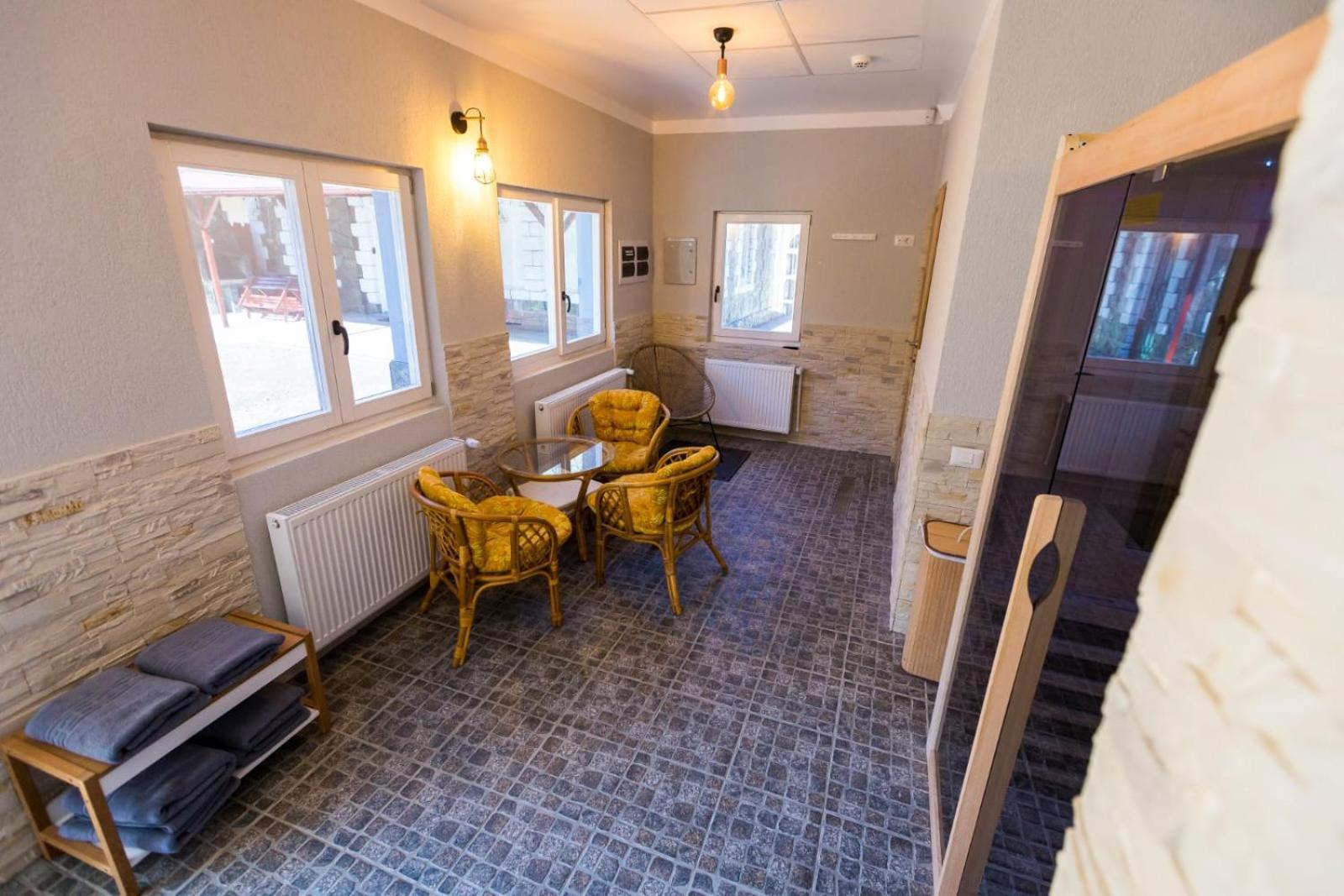 Royal Inn Busteni-Adults Only Экстерьер фото