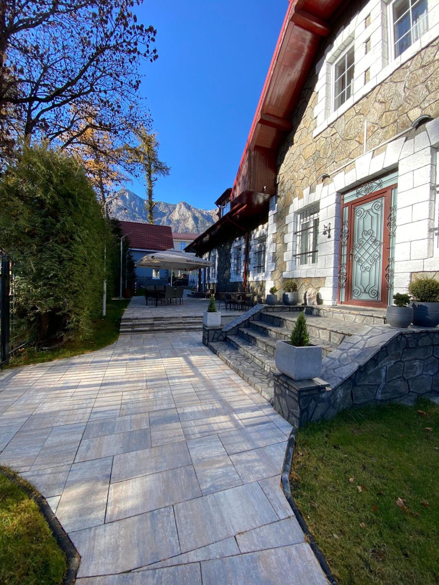 Royal Inn Busteni-Adults Only Экстерьер фото