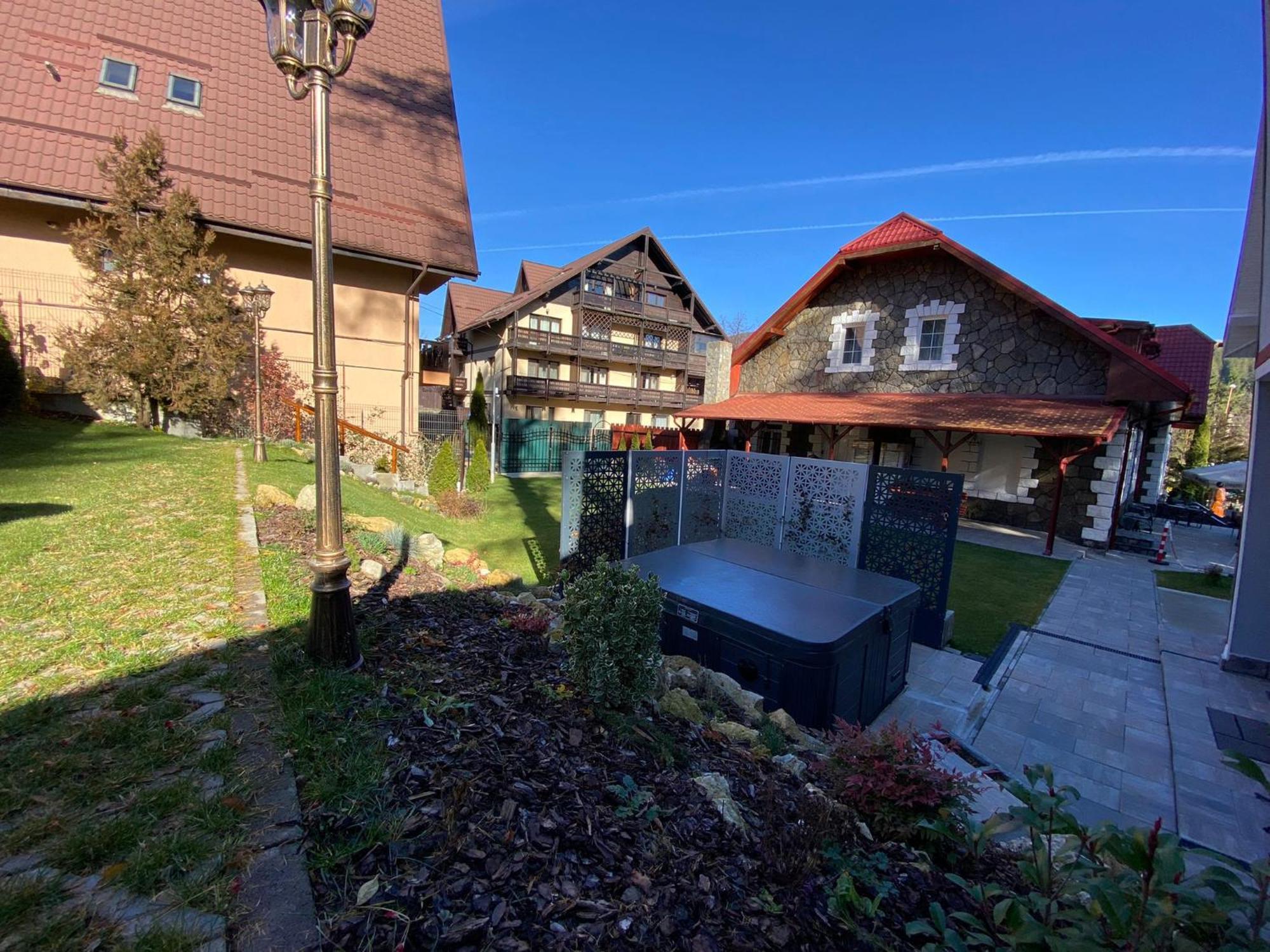 Royal Inn Busteni-Adults Only Экстерьер фото