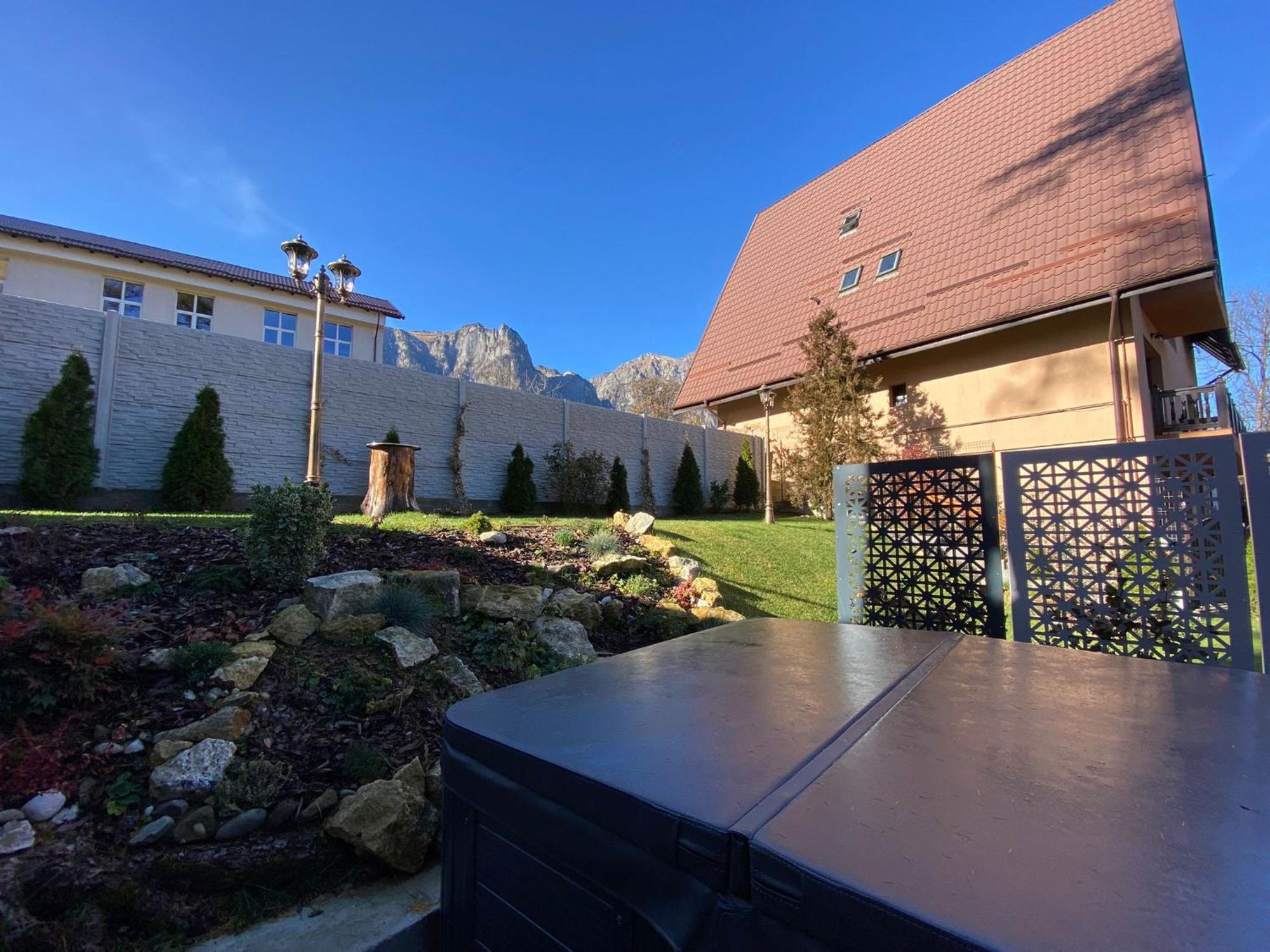 Royal Inn Busteni-Adults Only Экстерьер фото